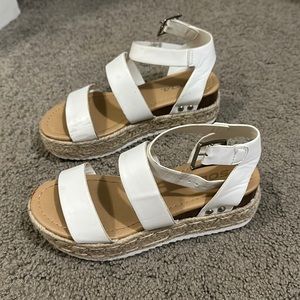 Strap platform sandles